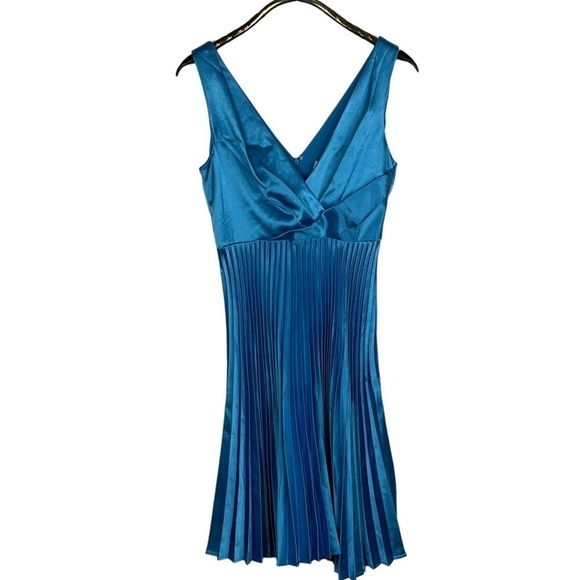 REISS ALICIA KNIFE PLEAT A-LINE V-NECK SHINY SATIN BLUE COCKTAIL DRESS - Picture 4 of 16